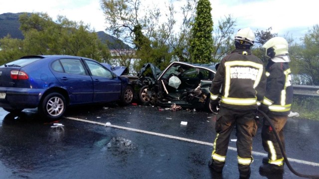 Un 22% de conductores ha sufrido un incidente al volante por culpa del móvil y un 2% un accidente grave