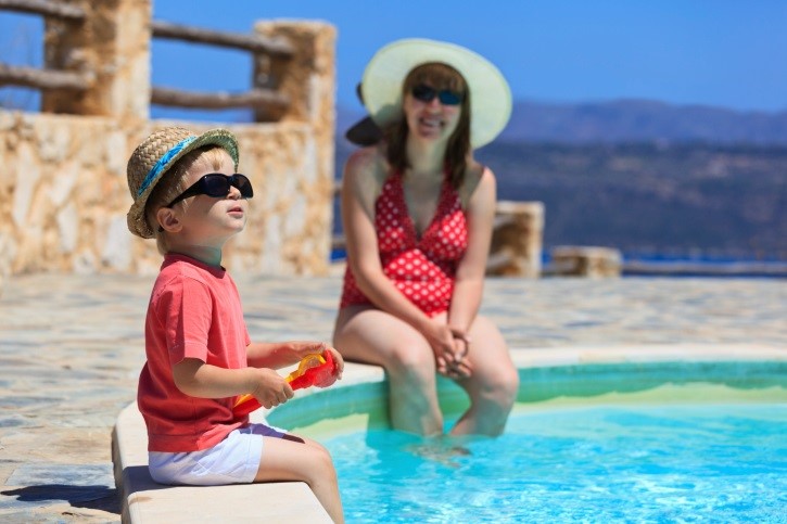 Experta avisa de que el uso de gafas de sol es más importante en los niños que en los adultos