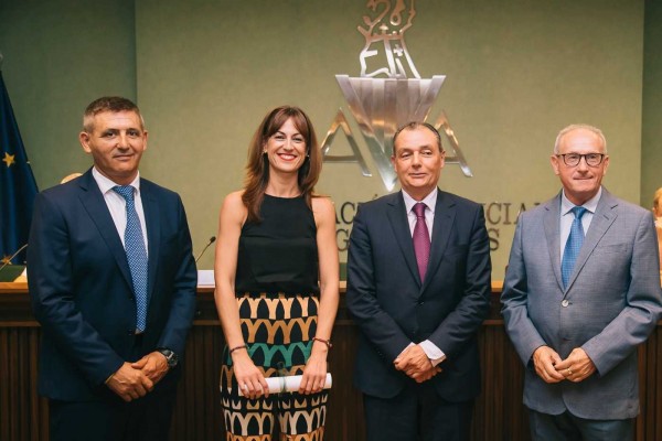 AVA concede los premios de 'Agricultura y Medio Ambiente' a la periodista Ana Garrido y al pintor Emilio Cárdenas 