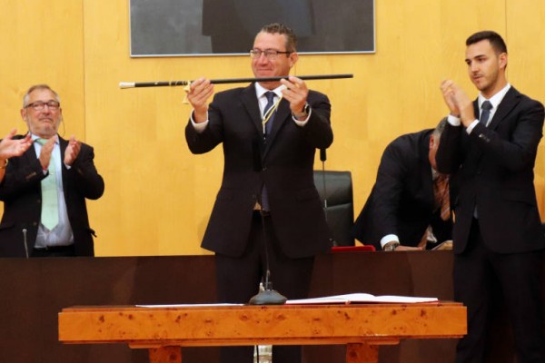 El alcalde de Benidorm cede las competencias económicas a la debutante Aida García