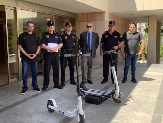 Elche emprende un plan pionero para el control de los patinetes eléctricos

