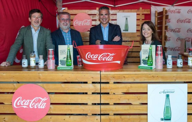 Coca-Cola recibe a representantes festeras y periodistas en su racó de la mascletà