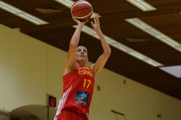 María Pina: “Es un premio y una responsabilidad, estar en Valencia Basket me ha ayudado”