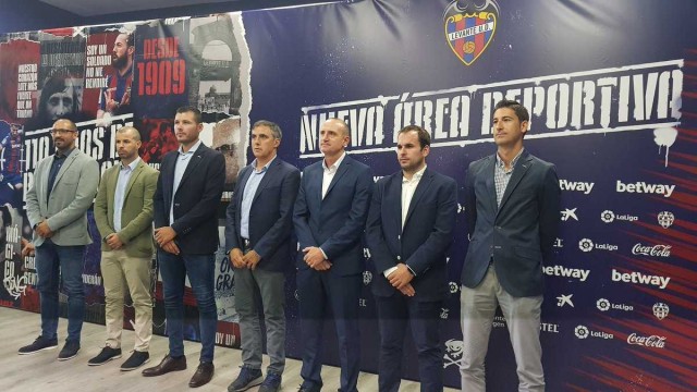 Catalán afirma que el organigrama deportivo es un traje a medida para el club