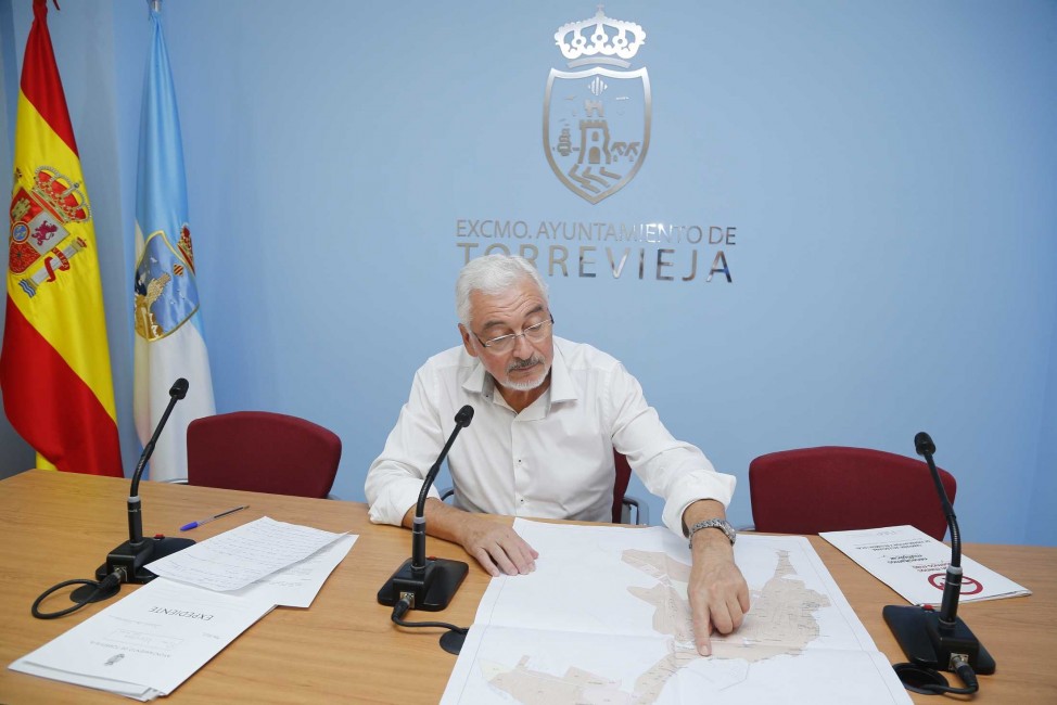 El alcalde de Torrevieja explica los proyectos para los que pedirá la inversión - 