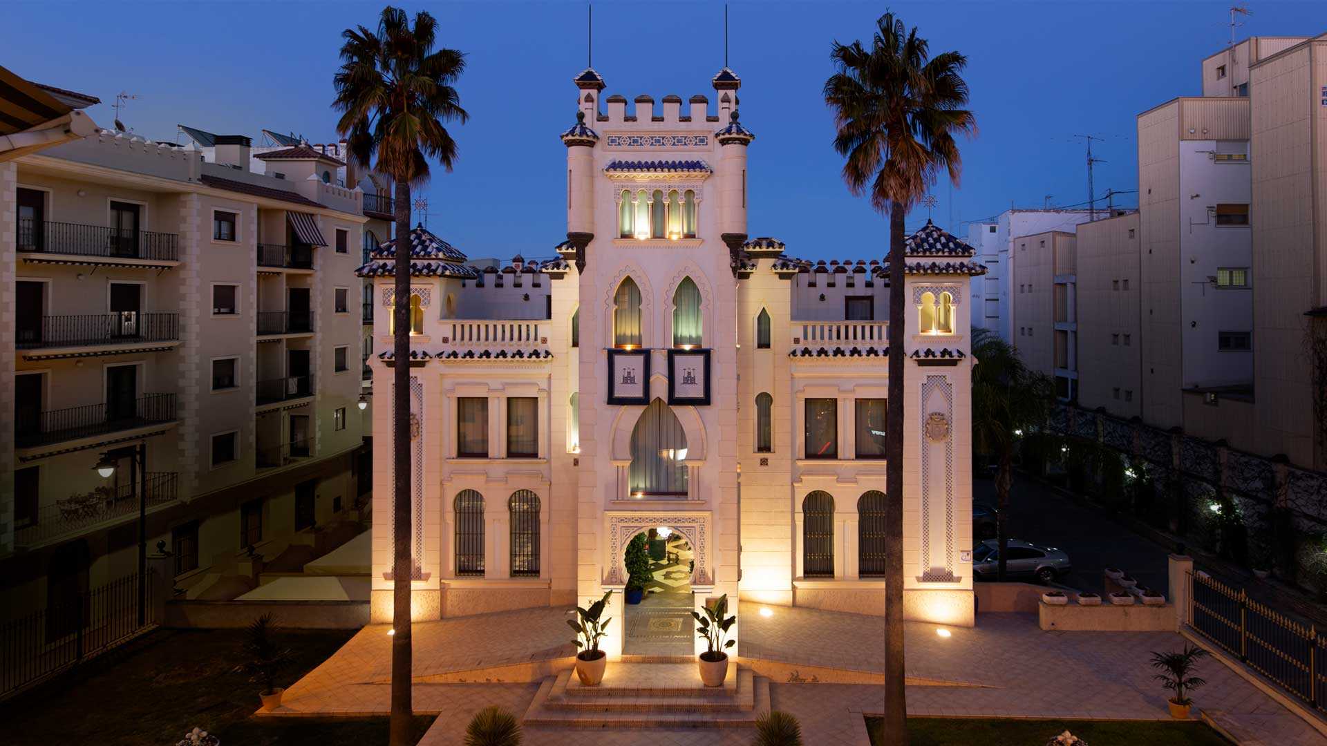 Caixa Ontinyent renueva la web, la imagen corporativa y la dirección del Hotel Kazar