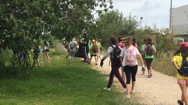 Los escolares de Peñíscola participan en una campaña de sensibilización ambiental en el marjal