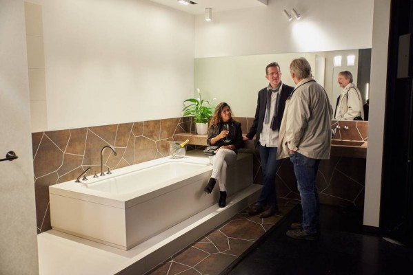 La familia Esteve vende la mayor parte de Neolith a los Bonomi para un nuevo salto 