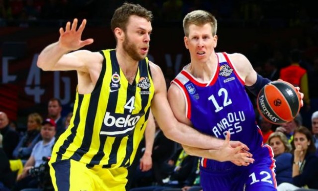 El ala-pívot del Efes Brock Motum podría estar cerca de firmar por el Valencia Basket