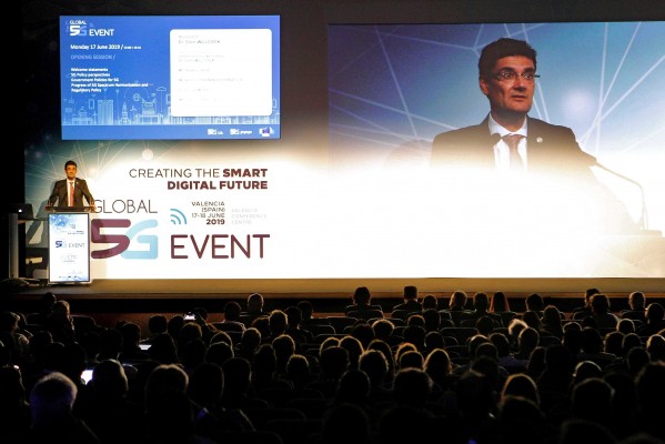 Una charla holográfica sin latencia abre el evento mundial del 5G en València