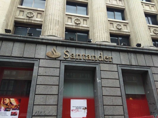 Banco Santander firma con los sindicatos el ERE a 3.223 trabajadores
