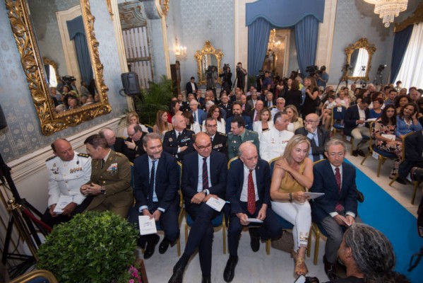 El rector de la UMH, Juanjo Ruiz, asiste a la toma de posesión... del Ayuntamiento de Alicante