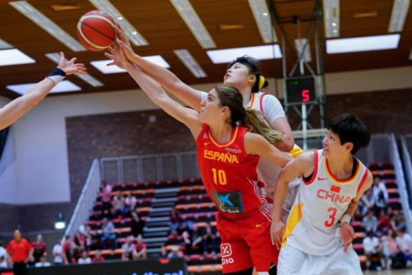 España brilla frente a China