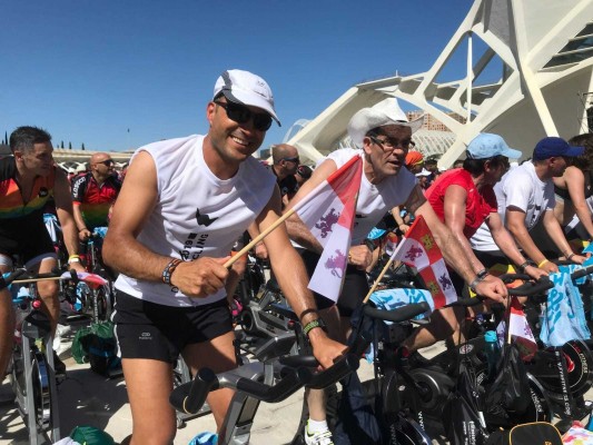 València bate el récord mundial con 1.700 ciclistas que pedalean a la vez


