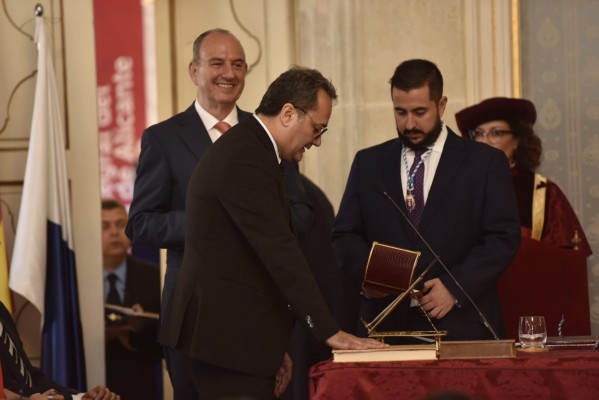 Sanguino disipa las dudas: seguirá como portavoz socialista de Alicante y se afiliará al PSPV