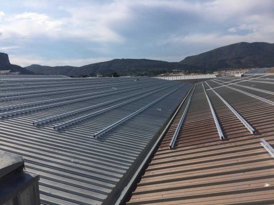 Hilo sostenible: Cubierta Solar instala 660 kW de energía solar en Hilados Benisaidó de Muro