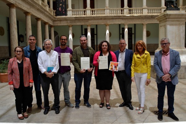 ‘Impresas’, la revista hecha por mujeres reclusas, gana 'Un país de cultures'