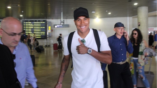 Jeison Murillo aterriza en Valencia para firmar por el Valencia CF