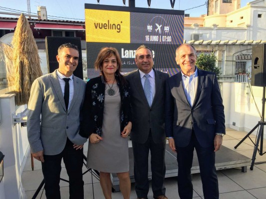 Vueling inaugura el vuelo directo entre València y Lanzarote con la aspiración de triplicar frecuencias