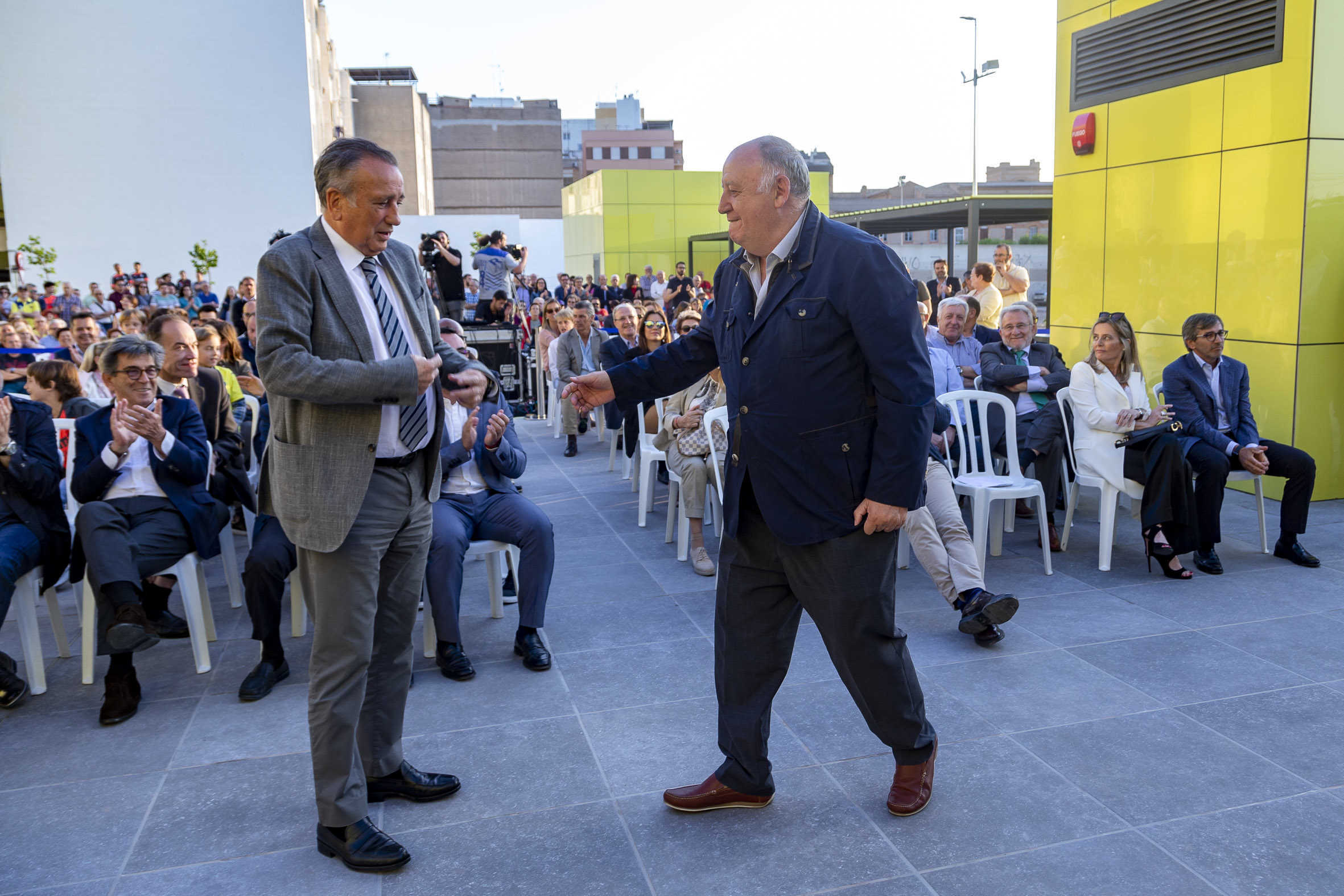 Roig señala que Cazorla debía seguir y calla sobre la salida de Fornals