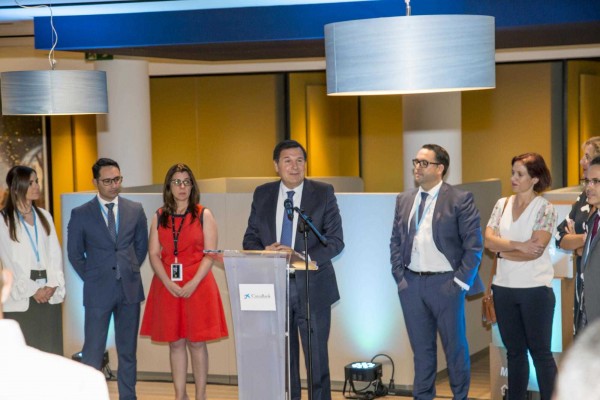 CaixaBank inaugura en Elche otra oficina del nuevo modelo Store

