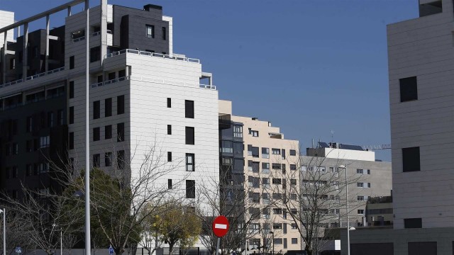 Las compraventas de viviendas caen un 4,1% en la Comunitat Valenciana mientras el precio sube un 12,7%, según notarios