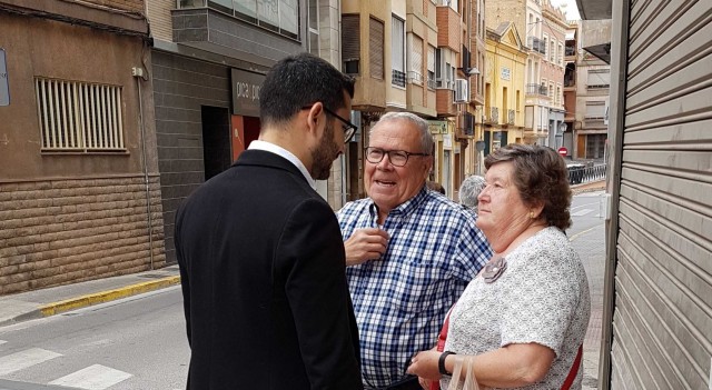 Falomir anuncia que seguirá 'sacando el despacho a la calle' los jueves para atender a los vecinos
