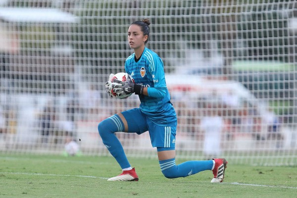 El Valencia anuncia la renovación de María Pi hasta junio de 2020