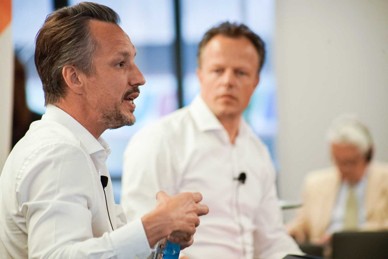 Patrick van der Pijl, en primer término - 