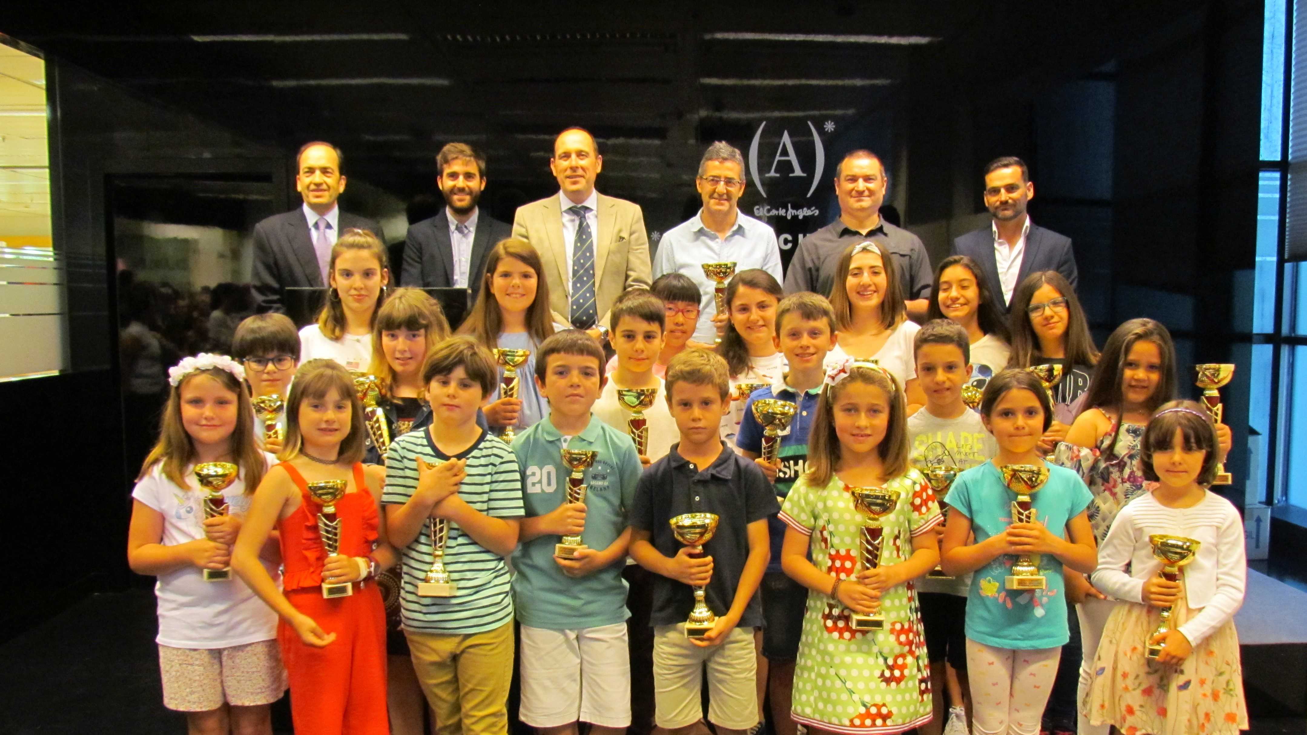 Los ganadores del concurso 'El Parc Ribalta, Biosfera de Castelló' recogen sus trofeos