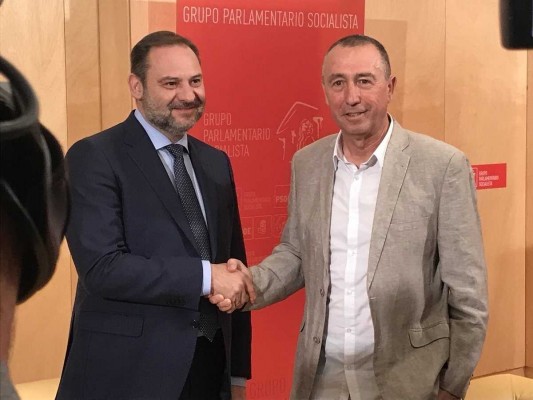 Baldoví sale de su reunión con Ábalos convencido de que habrá gobierno antes de agosto