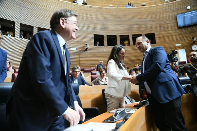 Los tres líderes, antes del inicio del Pleno. Foto: KIKE TABERNER - 