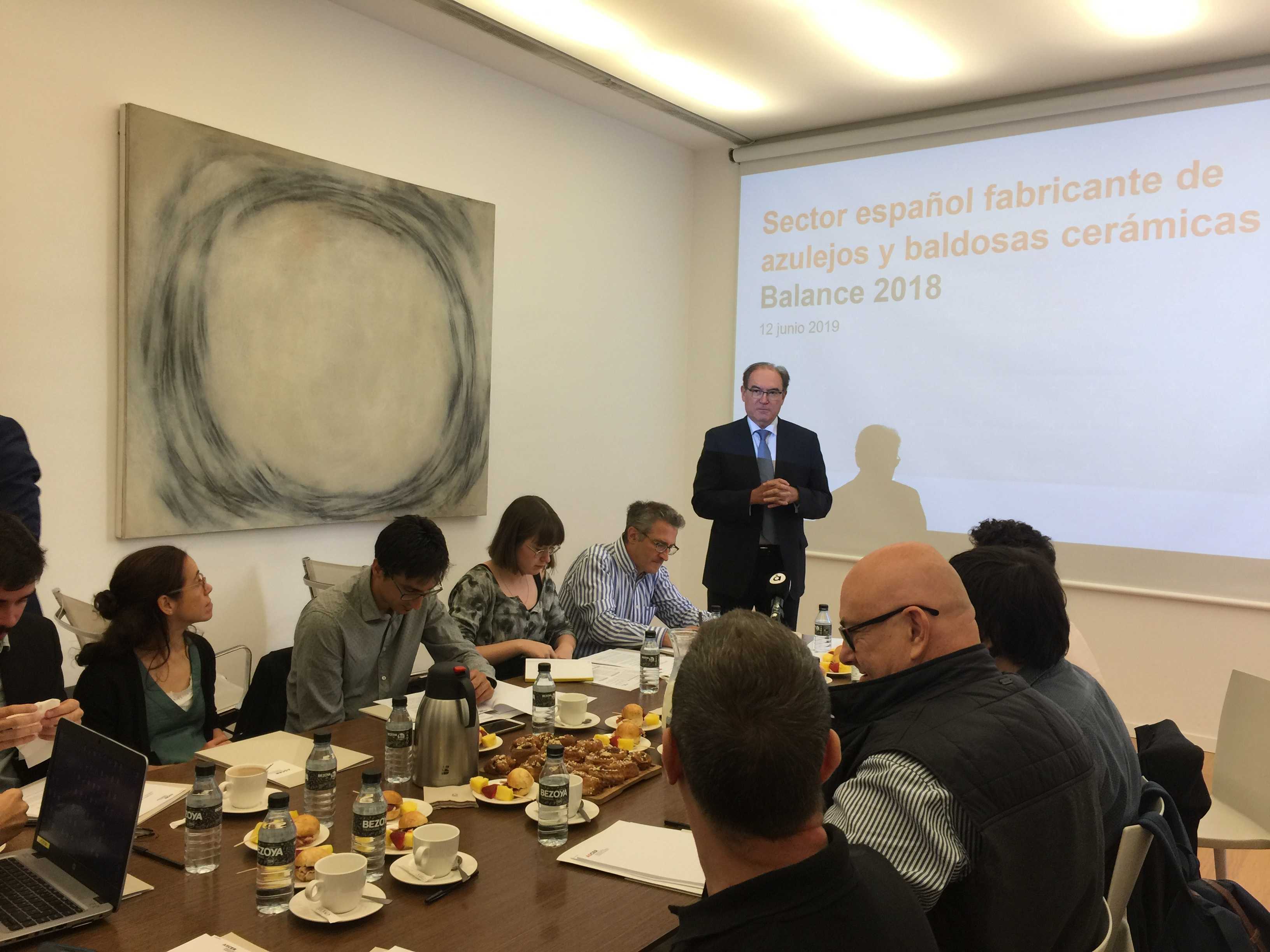 El presidente de Ascer, Vicente Nomdedeu, durante su encuentro con los medios económicos en Madrid (Foto: ÁNGEL BÁEZ). - 