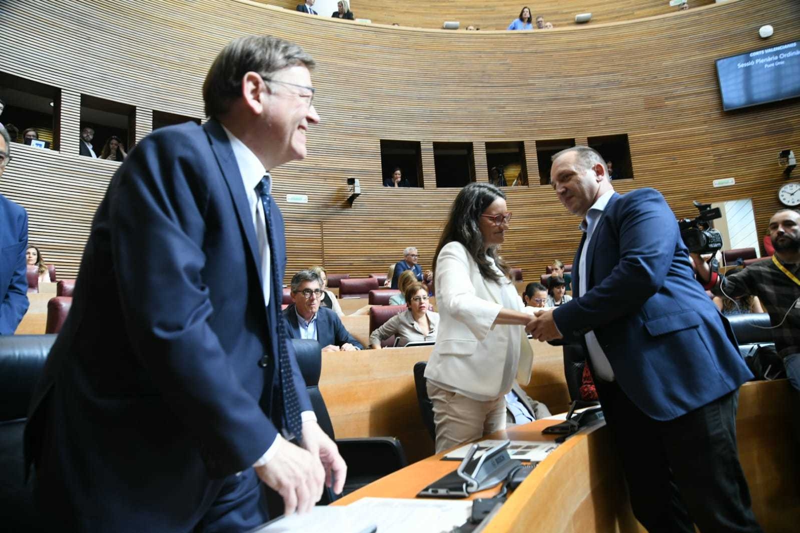 Los tres lideres, antes de comenzar el pleno. Foto: KIKE TABERNER - 