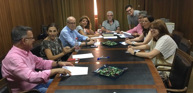El Colegio Médico avisa de que doblar turnos en verano conllevará trabajar durante 14 horas diarias