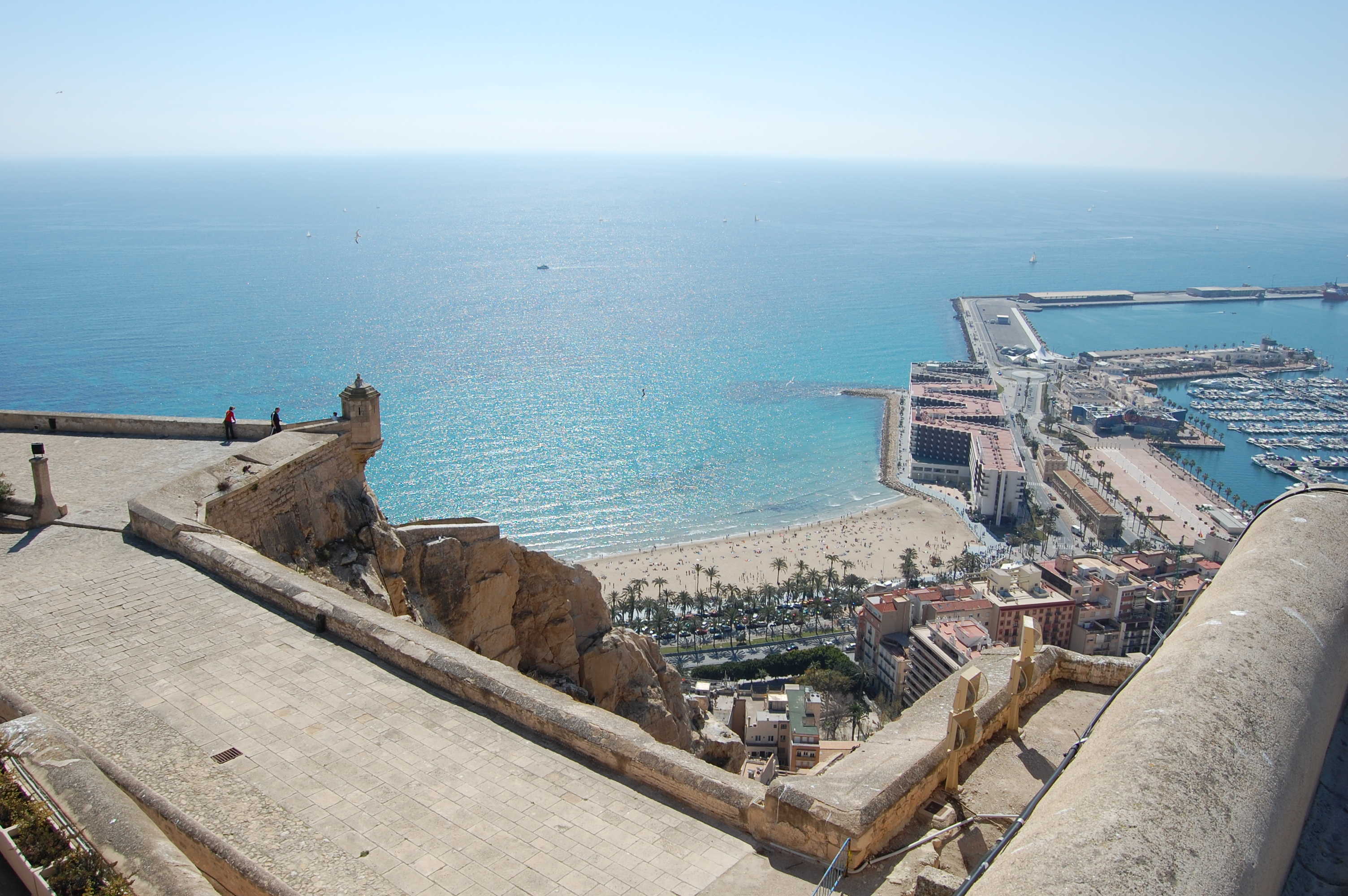 Castell de Santa Bàrbara, Alacant. Fotografia inclosa a 'Geografia Literària. País Valencià' / LLORENÇ SOLDEVILA - 
