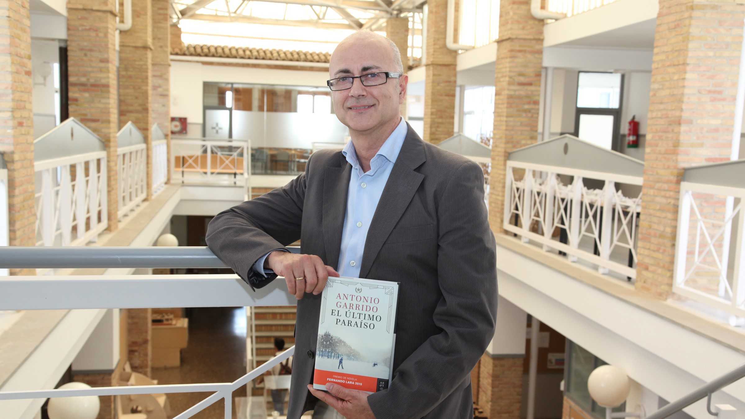 Antonio Garrido, premio de Novela Fernando Lara, protagoniza un coloquio literario en Castelló