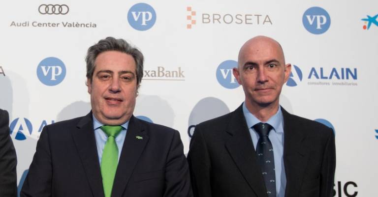 El presidente de Vox Valencia, José María Llanos, y el 'número uno' de la lista al Ayuntaimento, José Gosálbez. Foto: VP. - 