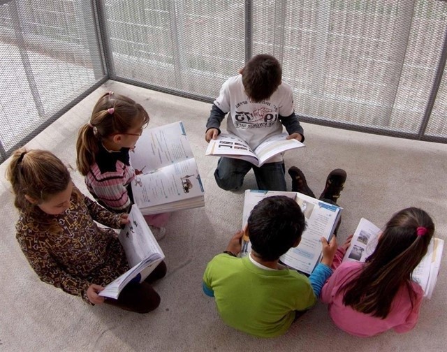 Educación destina 42 millones de euros a 'Xarxa Llibres' y aumenta un 15% la tasa de reposición