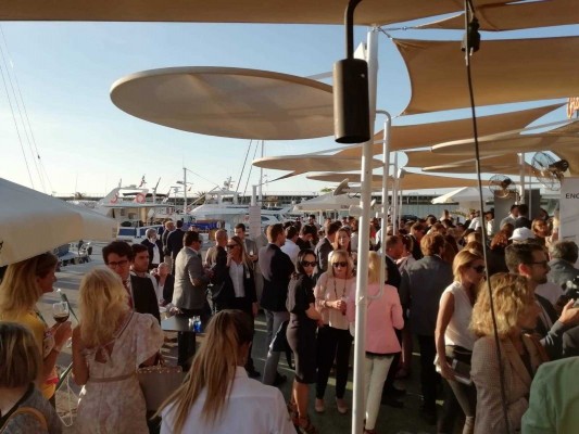 La quinta edición del 'European Business Drink' en València reúne a más de 300 personas