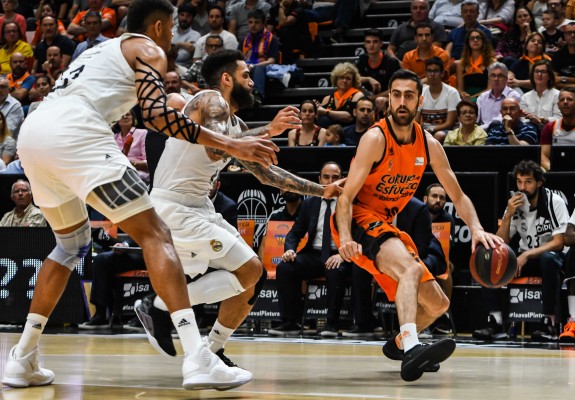 Valencia Basket muere con honor y la Fonteta rinde homenaje al capitán (78-85)