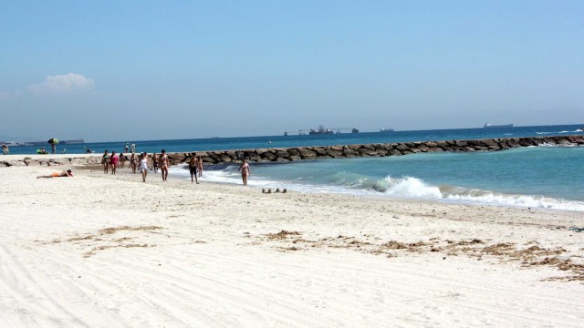 Almassora activa controles policiales para impedir el acceso de perros a la playa en verano