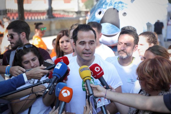 Ciudadanos se abre ahora a pactos con el PSOE... de momento en Castilla y León