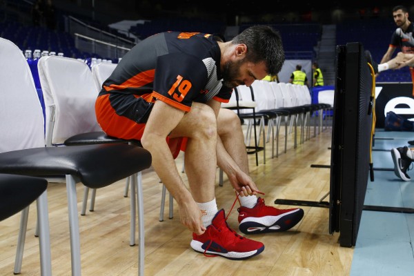 San Emeterio es duda para el tercer partido de las semifinales
