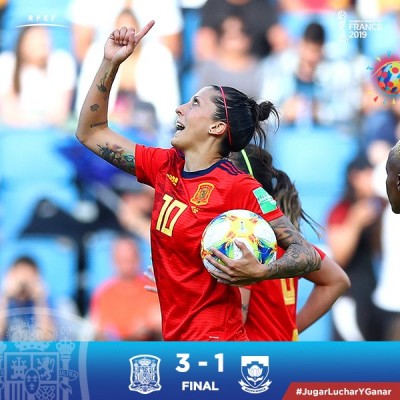  Dos penaltis alivian a la selección española