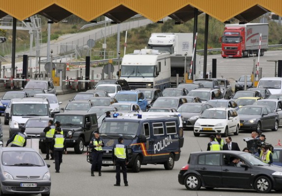 Los controles policiales de la frontera con Francia se intensifican