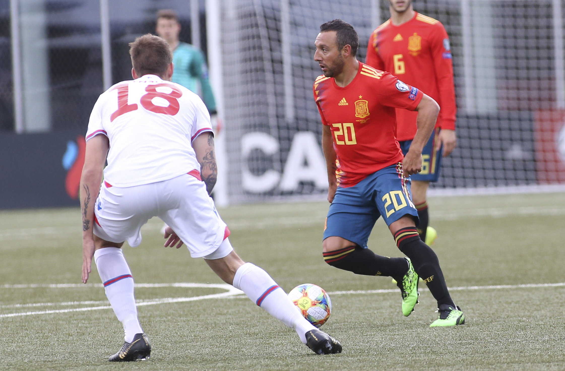 Cazorla da una lección de fútbol en su vuelta a una selección que se exhibe ante Islas Feroe (1-4) 