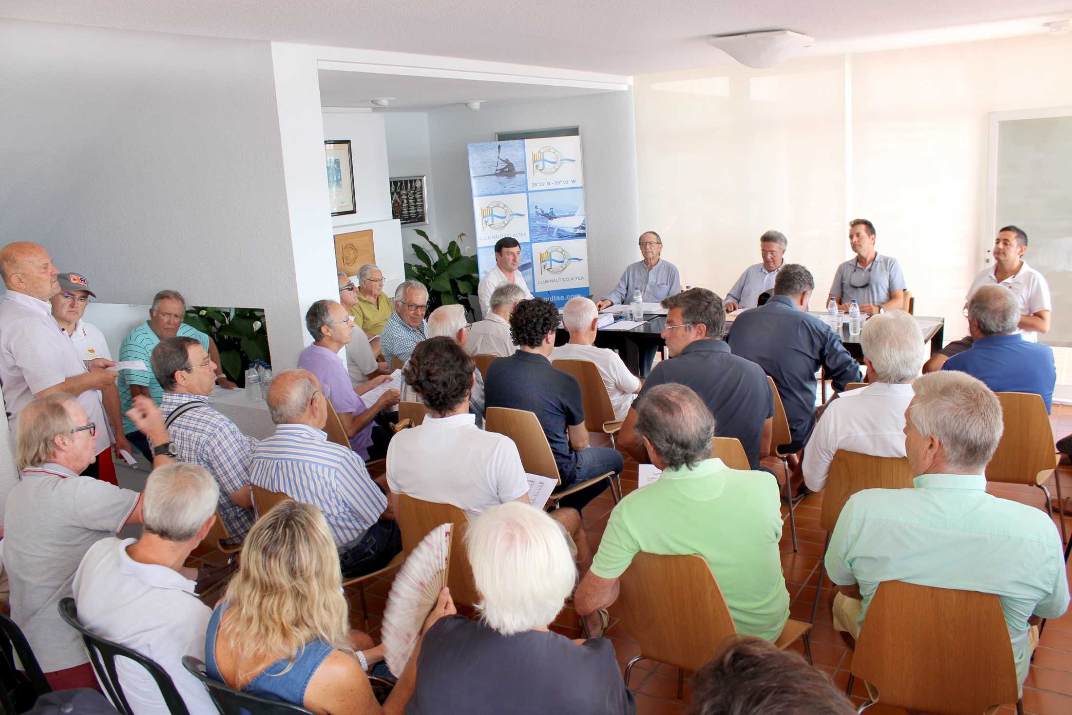 Un momento de la asamblea celebrada este sábado en el CN Altea - 