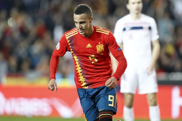 
España, ante un rival encerrado y el césped artificial