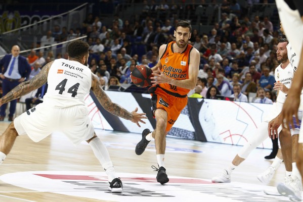 El Madrid liquida a un pasivo Valencia Basket (94-72)